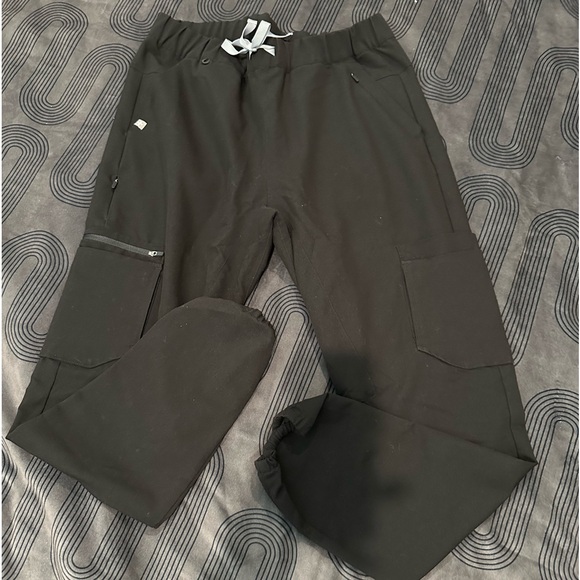 Figs Limited Edition Set in Black - Picture 5 of 9